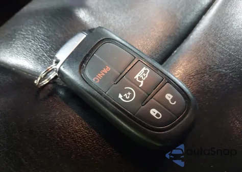 2019 Jeep Cherokee Latitude Plus 4X4 z USA, uszkodzony, nr VIN 1C4PJMLX7KD271287